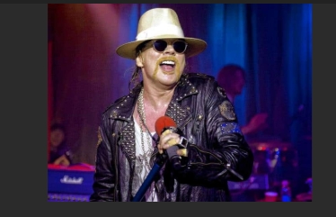 Axl Rose: 62 Anos de Rock, Rebeldia e Poder de Microfone 9 Axl Rose: 62 Anos de Rock, Rebeldia e Poder de Microfone 9