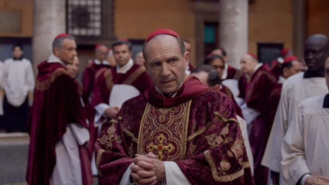 Crítica - Conclave - um novo Papa, silêncios e catedrais
