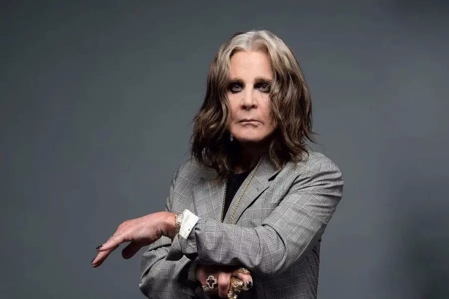 Ozzy Osbourne: A Geração que o Viu Surgir nos Anos 70 Agora Baixa a Cabeça em Luto e Gratidão