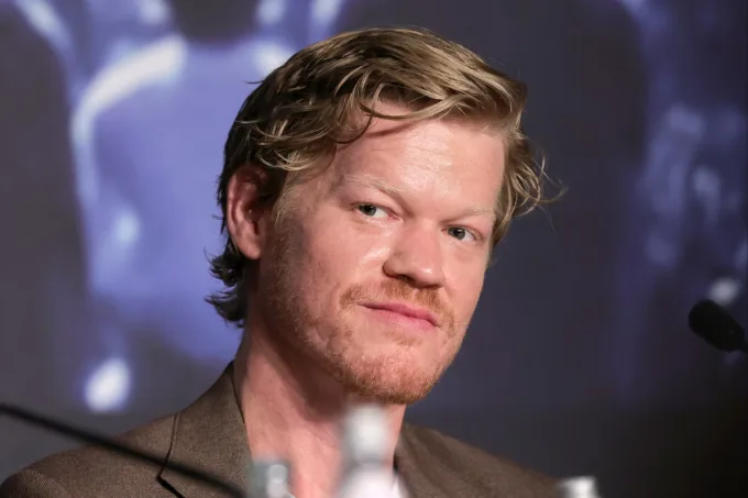 O que motivou Jesse Plemons a ser Plutarch em Jogos Vorazes