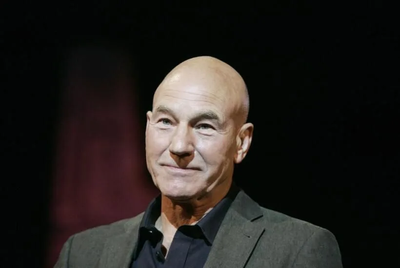 Thriller sangrento com duas lendas de Star Trek se revela joia escondida no catálogo da Netflix 2 Thriller da Netflix com Atores Renomados