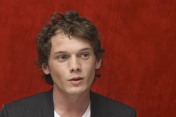 Thriller sangrento com duas lendas de Star Trek se revela joia escondida no catálogo da Netflix 3 Thriller sangrento com duas lendas de Star Trek se revela joia escondida no catálogo da Netflix 2