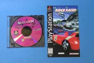 Clássico do PS1: Ridge Racer no PlayStation Plus Premium Lidera Atualização de Janeiro de 2026 3 Clássico do PS1: Ridge Racer no PlayStation Plus Premium Lidera Atualização de Janeiro de 2026 1
