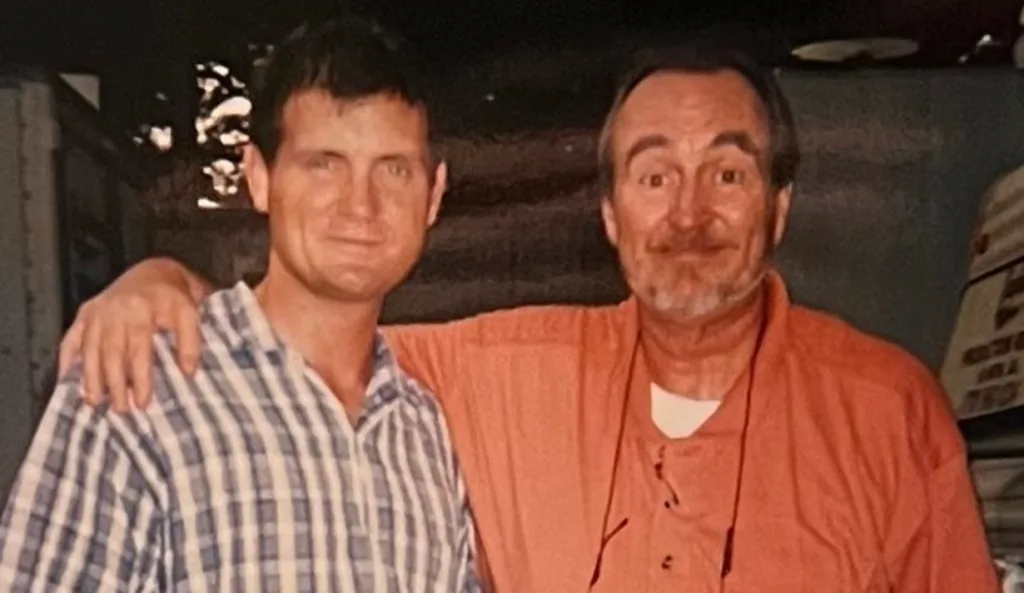 Elenco de Pânico elogia Kevin Williamson como diretor