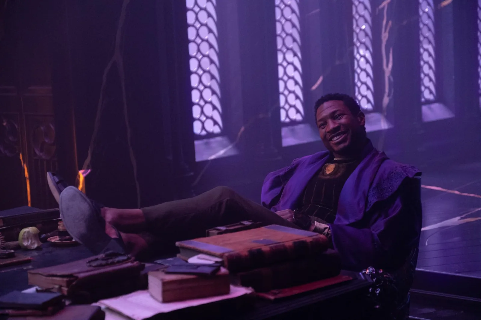 Jonathan Majors volta aos sets após polêmica e demissão da Marvel